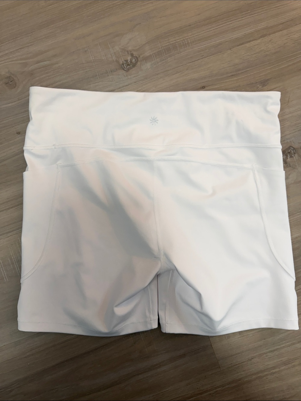 Athleta White Ultimate Stash II 7" Shorts. Sz XL - Picture 3 of 9